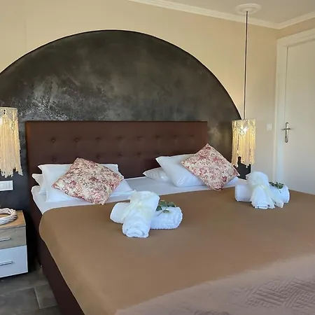 De La Alykes Apartman Katasztári
